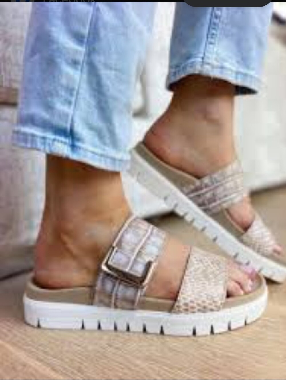 NWT.Gabor Light Beige Croc-Textured Slide Sandals with Buckle